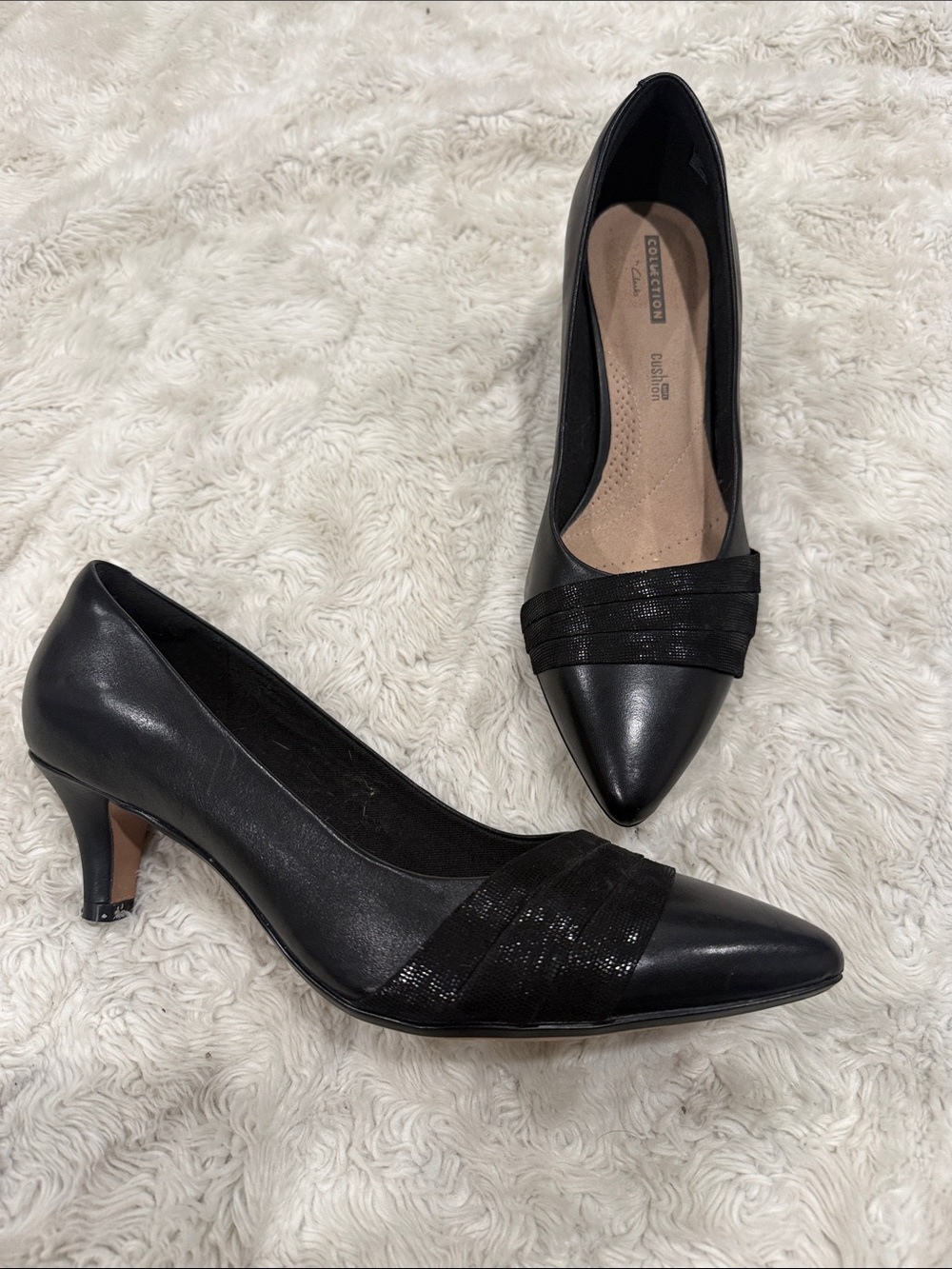 Clarks Women's‎ Linvale Madie Pointed-Toe Low Kitten Heel Pumps Woman’s Size 9.5